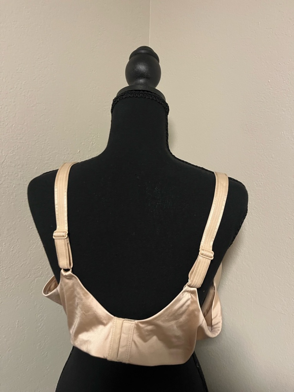 CLOSEOUT! Bali Everyday Nude T-Shirt Bra - Smooth Support-42D - Picture 3 of 5